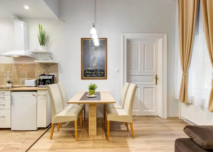 Standard Apartment By Hi5 - Weiner Leo